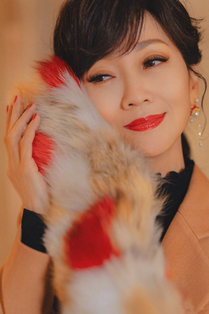 65岁赵雅芝穿衣真不服老,66岁赵雅芝穿古装气质出众