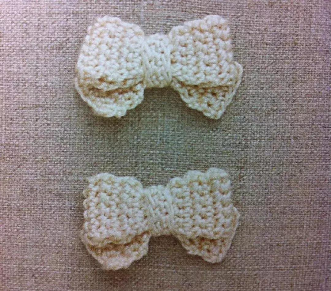 小的蝴蝶结发饰系法,小小的蝴蝶结钩织