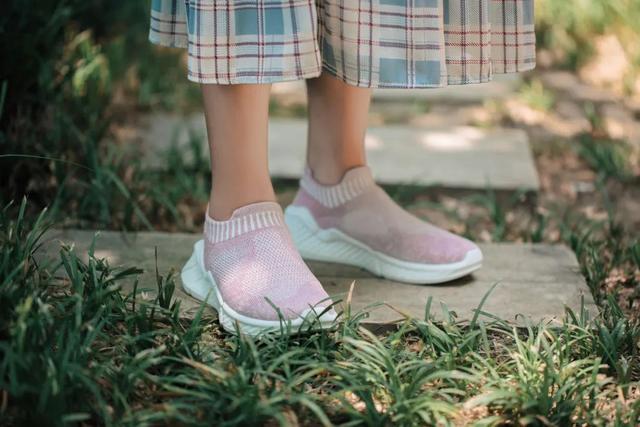 比“裸奔”还爽的脚感，70元穿出千元的感觉，竟然还有“踩屎感”