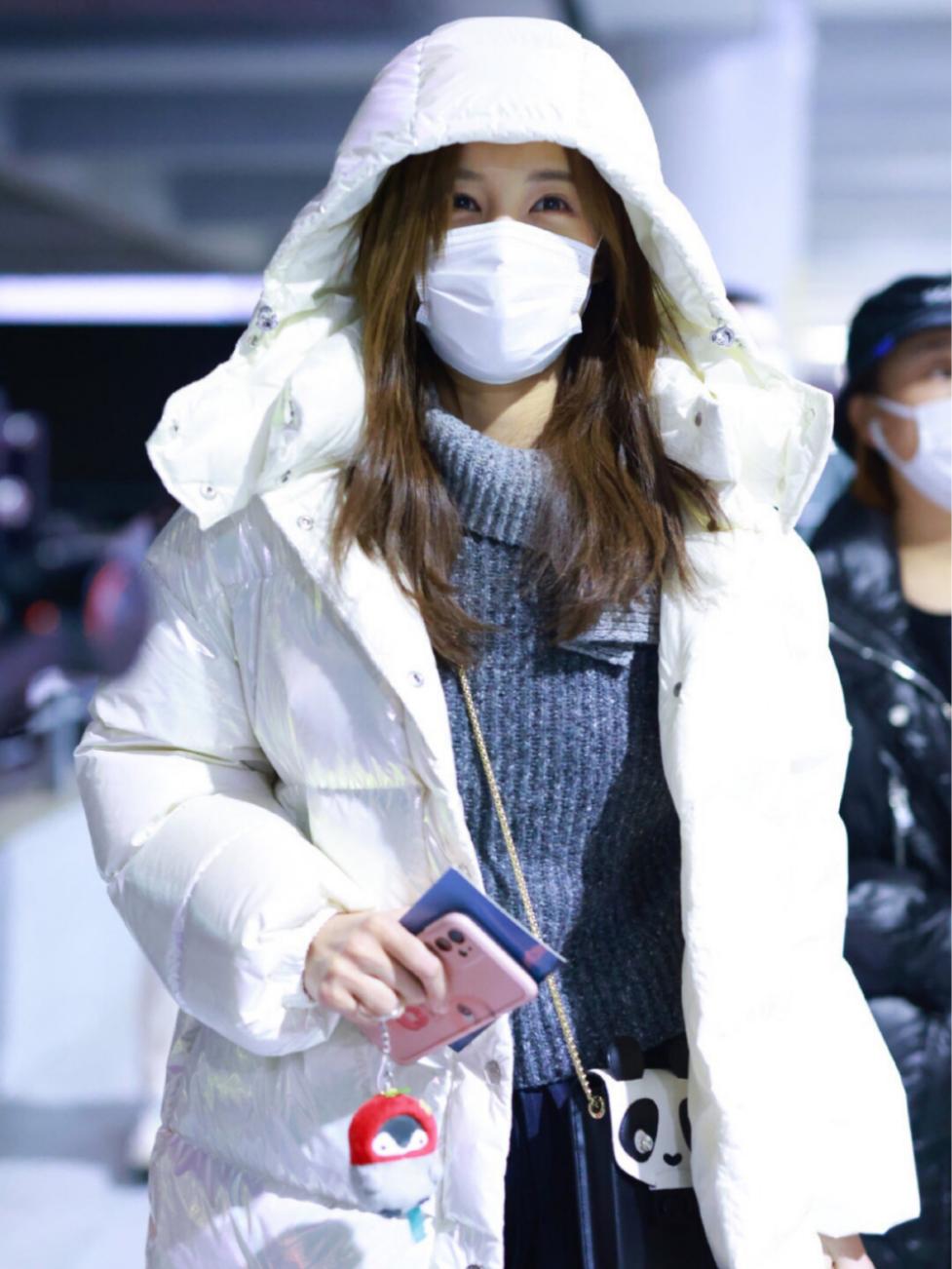 赵露思同款羽绒服2022爆款中长款,赵露思同款羽绒服