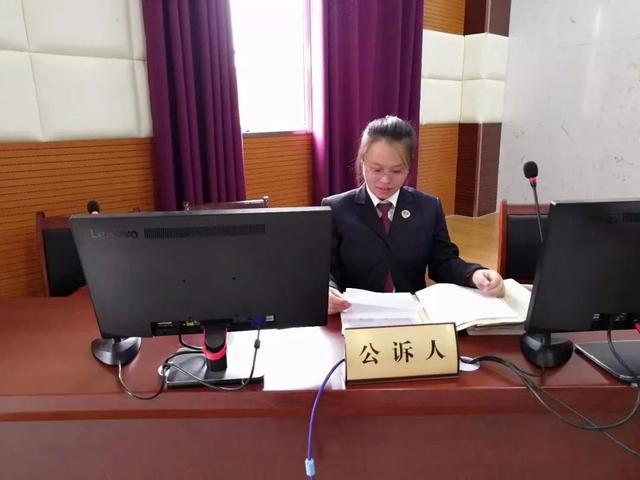 翻倒在“北京赛车”上的“疯狂四兄弟”