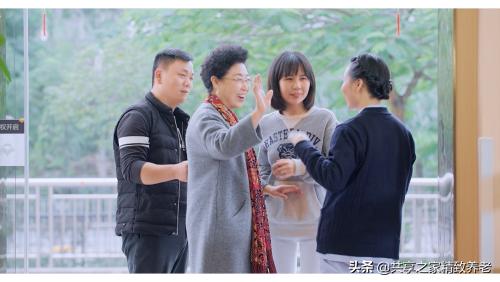 年纪轻轻有特别多头皮屑是为什么,为啥年轻人头皮屑特别多