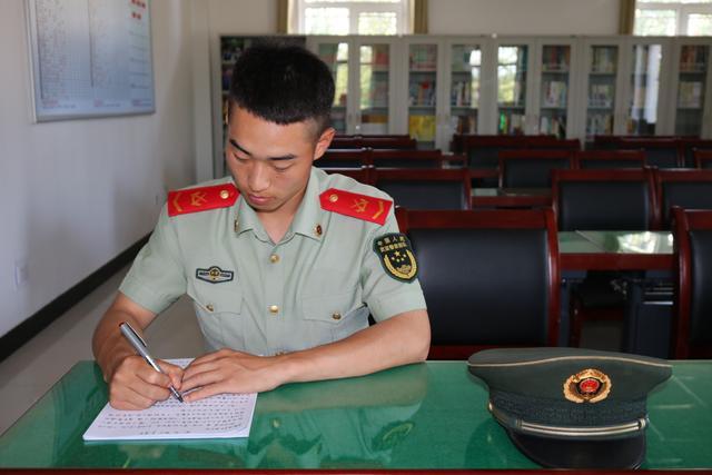 直招士官招收是看大类还是专业,直招士官到底好不好考