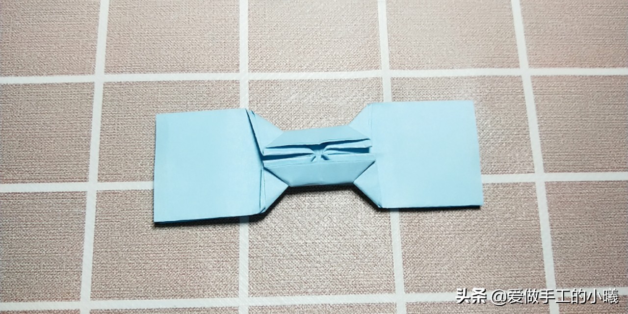 蝴蝶结折纸怎样贴在贺卡上好看,折纸简单又漂亮的蝴蝶结收纳盒