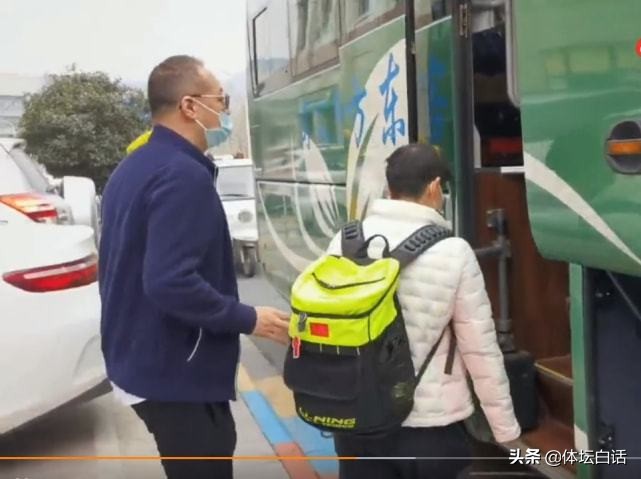 国乒樊振东黑色体恤,樊振东陈梦同款衣服完整视频