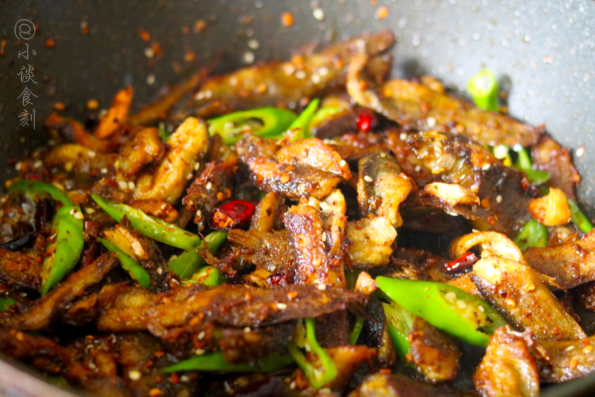 泥鳅不去内脏怎么洗最干净,泥鳅怎么处理干净没有土