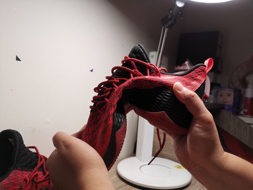 一分钱一分货，便宜也掩盖不了缺陷。匹克闪电路威战靴实战评测。