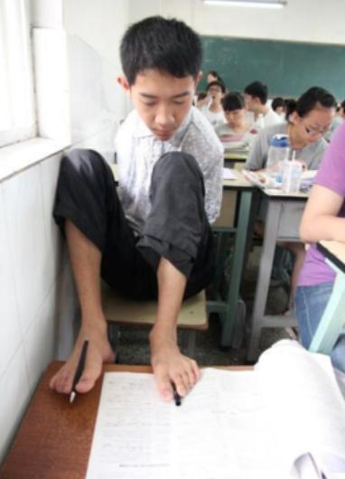 无臂少年彭超个人资料,无臂男孩彭超现状