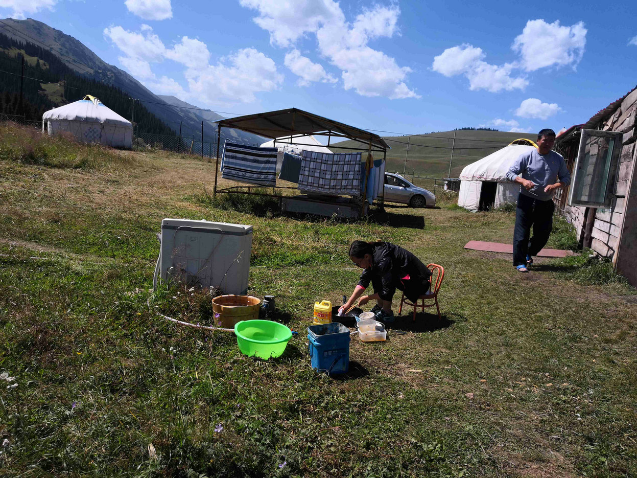 *疆新**蒙古包旅店老板，看他一天的收入多少，一个月就抵我一年工资