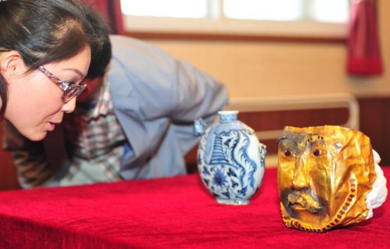 农民捐赠明代纯金文物获200元奖励,农民捐19件古董给故宫