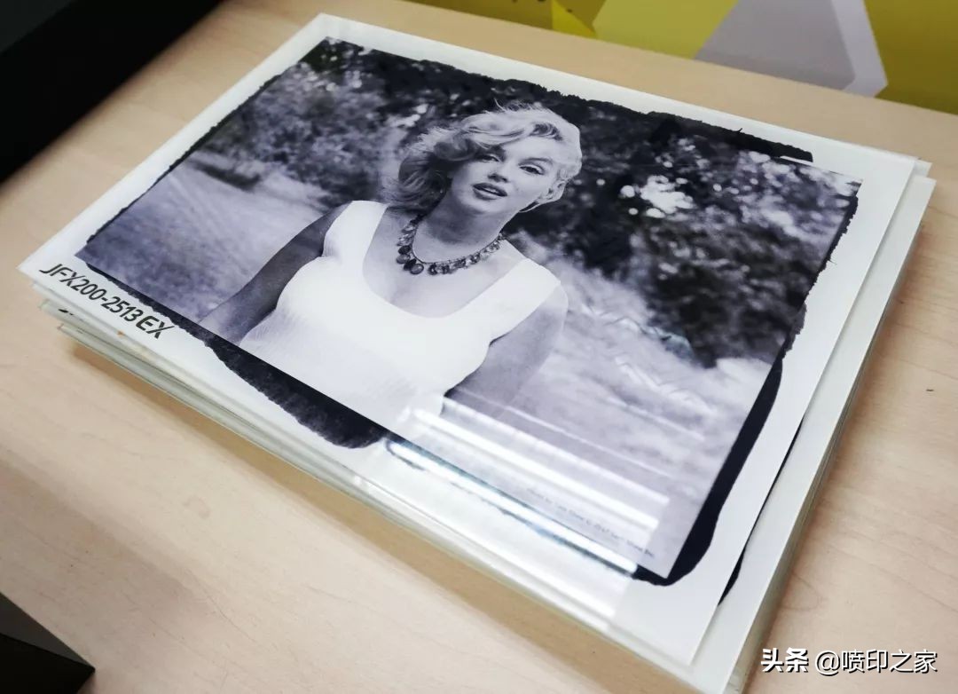 uv喷绘机的种类专业又通俗,uv喷绘机用途