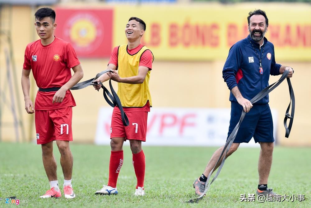 越南外籍足球教练,越南足球球员职业生涯