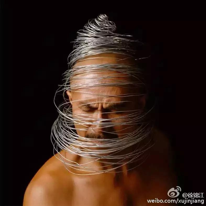 长恶人脸，竟是老婆奴！他拍风月片，被骂低俗，一幅画能卖出80万