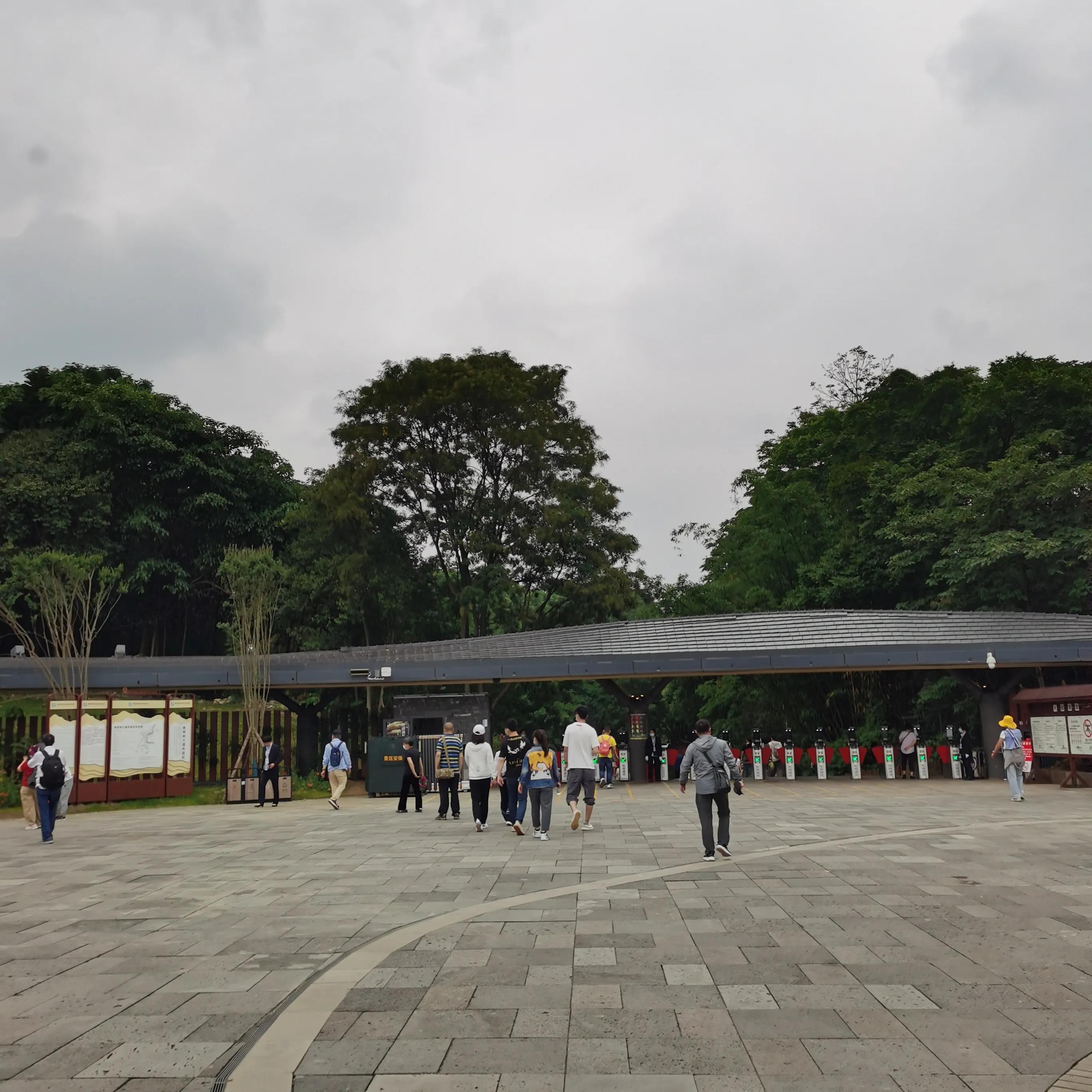 向南方和向北方,登上山顶看美景贵州黄果树瀑布