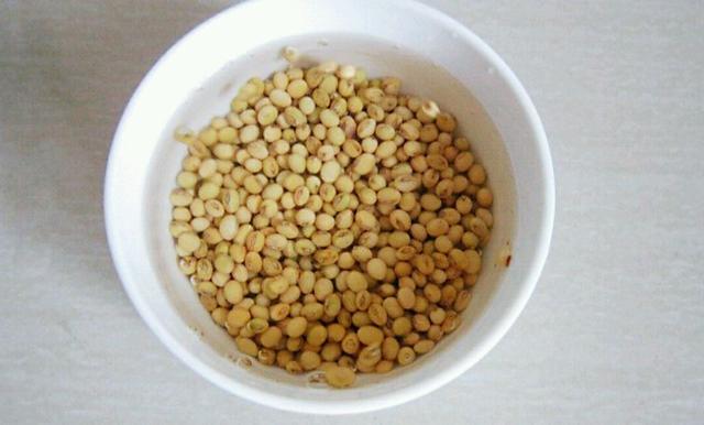 炸黄豆酥脆不回潮方法,炸黄豆不酥脆了怎么做