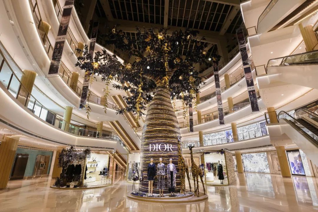 美已经不够了,今年的圣诞美陈必须“玩”起来