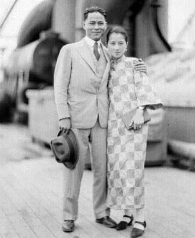 她皮肤白美，15岁被*暴强**，临终说真相。听众：呸！姓秦的，不要脸