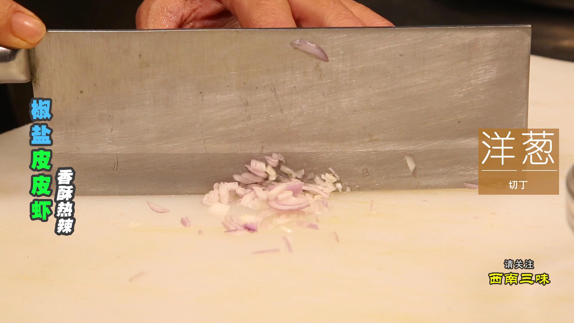 椒盐皮皮虾做法完全教程,椒盐皮皮虾的做法家庭版爆炒不辣