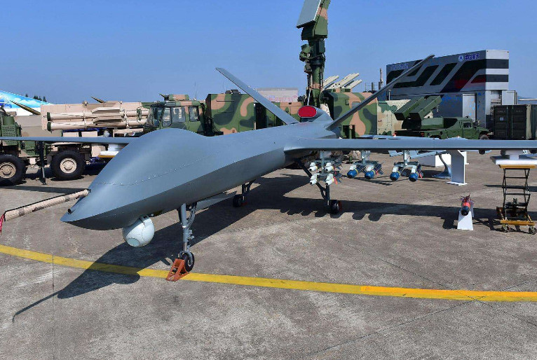 这国这奇怪用了一年的无人机开始网络销售是不满意还是缺钱？