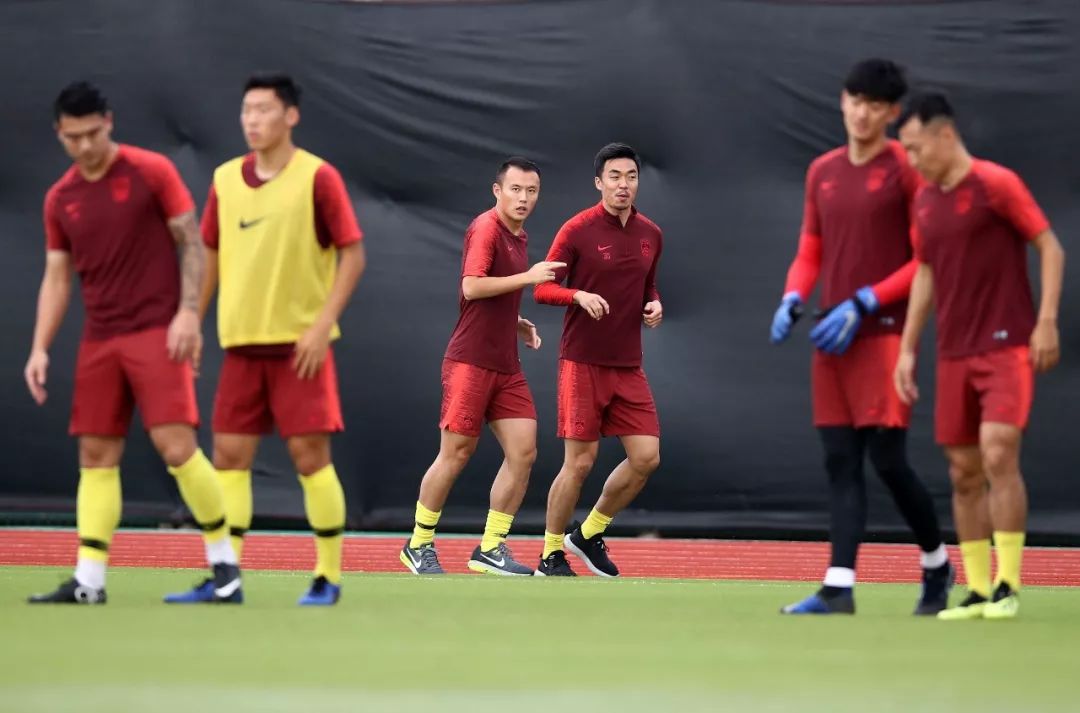 国足海口集结备战12强赛,国足海口比赛首发