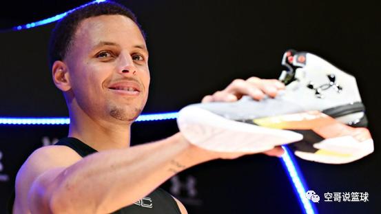 曝库里和安德玛锁定终身合同,库里为自己的糟糕表现道歉