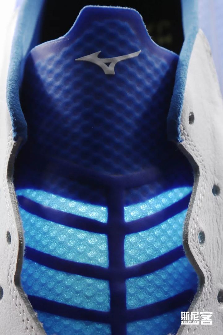 小屁孩吊打职业选手,mizunorebula三代评测