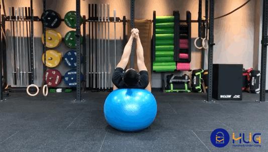 马甲线平板支撑卷腹,练马甲线的卷腹动作教练带学员