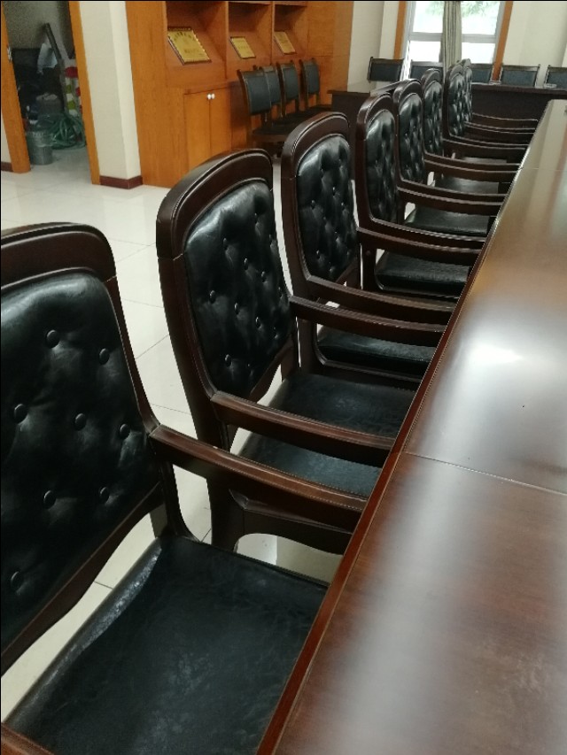 办公椅老是磨地板砖咋办,办公椅子掉皮怎么办