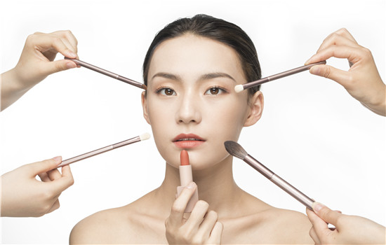 睫毛膏的作用如何让睫毛膏妆效持久