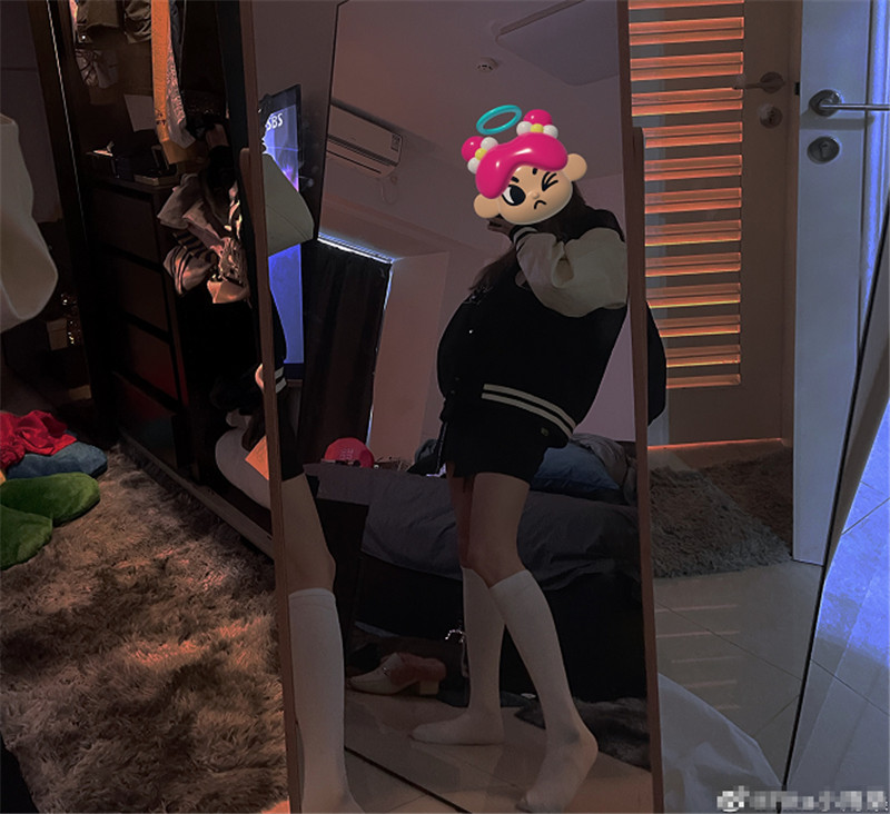 Rita“牛奶”袜上街被说土，路人却离不开眼！同为女神鹿早早绝了