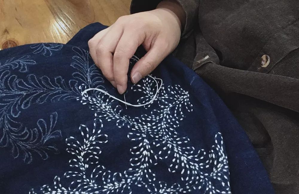 用水泥砌橱柜,用粘土做迷你橱柜