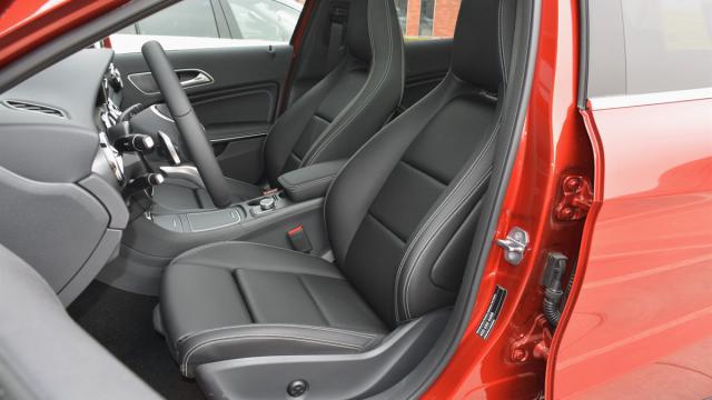 奔驰gla2004matic,奔驰gla200时尚款值得购买吗