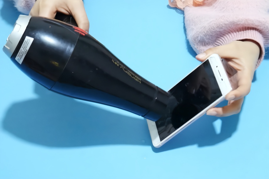 手机进水声音变沙哑怎么弄,手机麦克风进水之后声音沙哑