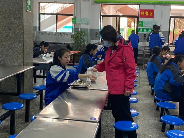 尽心尽力做好你们的“守护神”——太原十九中