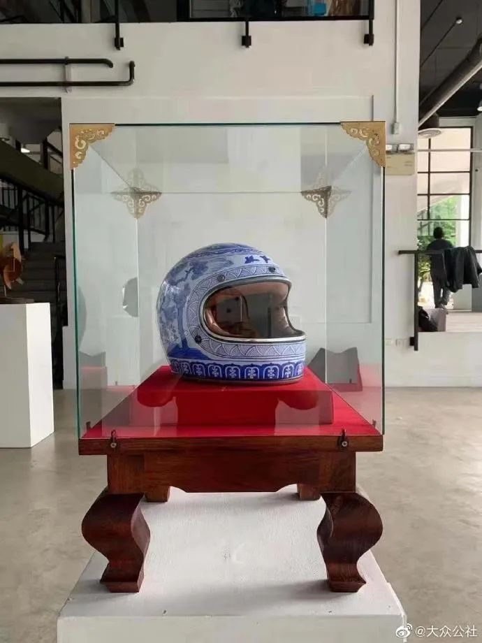 “网上买了件*男猛**T恤后？”哈哈哈哈快停止散发你的魅力吧