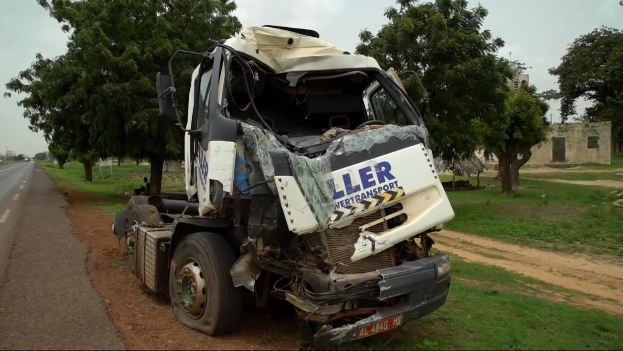 非洲小哥淘来法国二手车开出租，280公里只要47元，但要开12小时