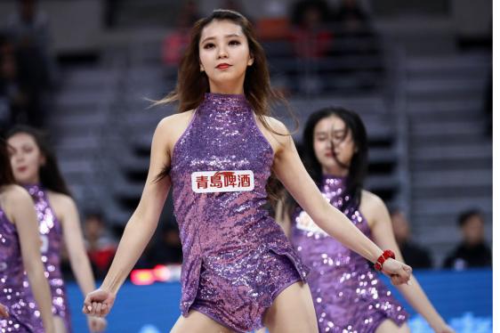 宏远宝贝13年成最老牌啦啦队，丰满性感被模仿，转型变美工程