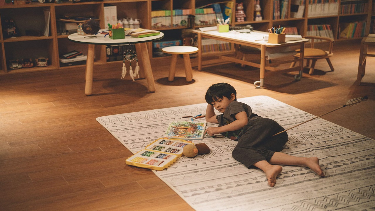 孩子学习成绩不好，熬夜沉迷游戏，三个方法教你说服孩子自制