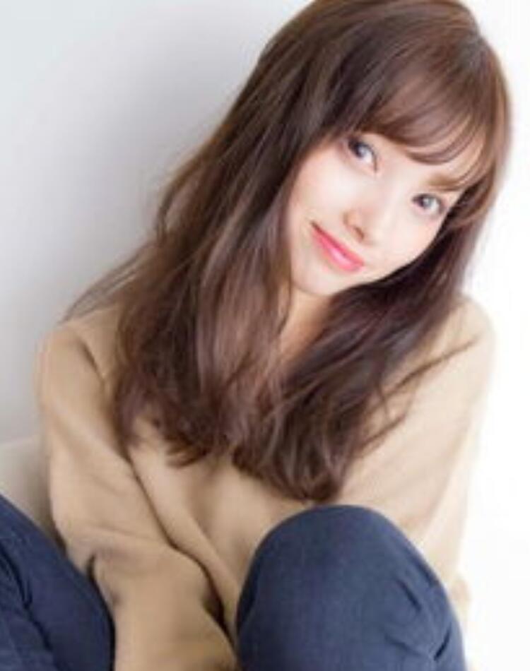 适合圆脸细软塌烫的卷发,大脸圆脸适合怎样披头散发