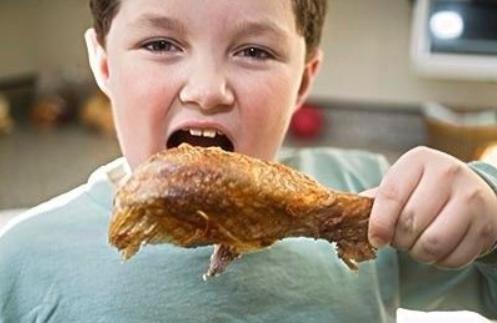 如果孩子只吃肉不吃蔬菜会怎样,孩子不爱吃肉也不吃蔬菜怎么办