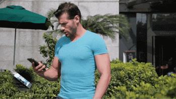 一个英国潮牌户外背包，如何做到颜值、防盗、收纳并存？