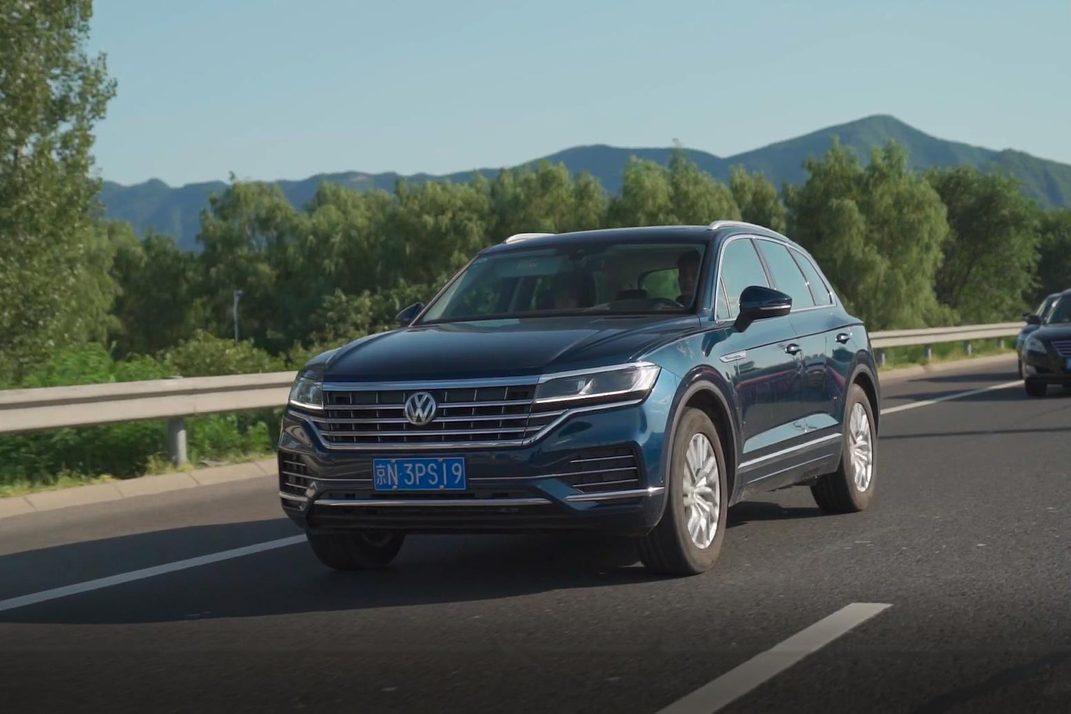 公路越野两不误测试大众途锐2.0t,第一印象的冲击