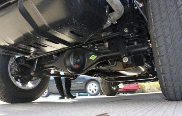 磁铁吸附铁屑,挂粗铁链消静电