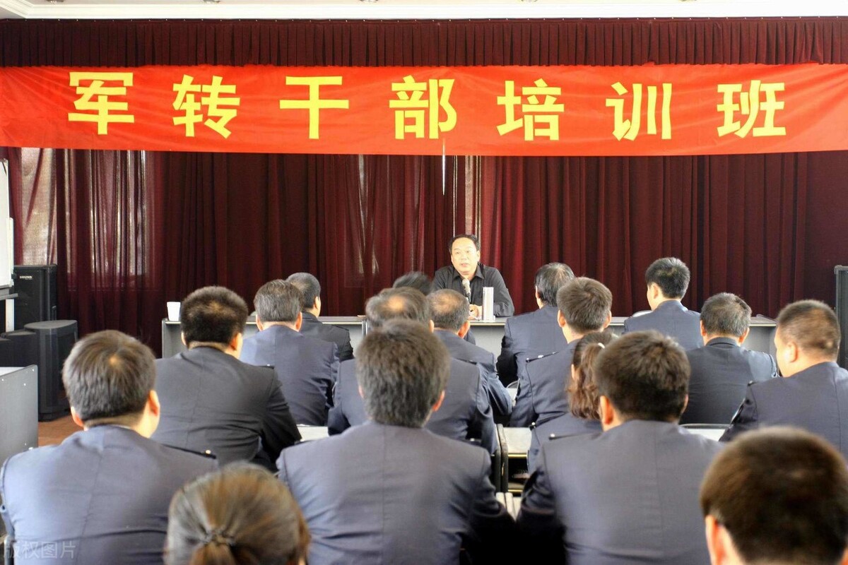 不考试就能当公务员的三种途径,不用考试就能当公务员的六类人