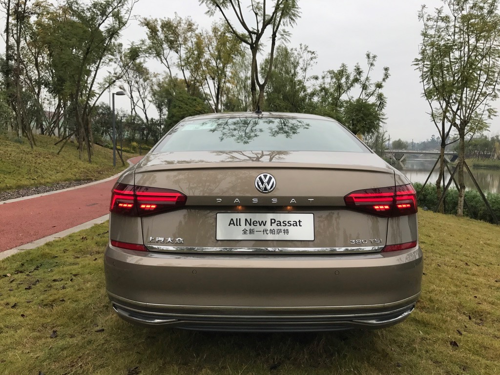 大众帕萨特380豪华版驾驶体验,大众帕萨特380豪华版驾驶感受