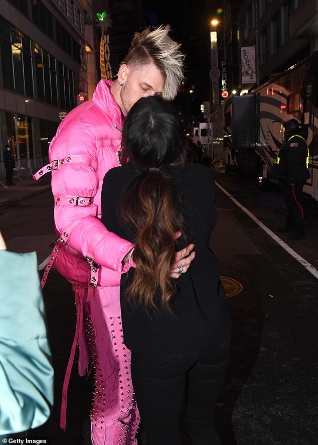 枪爷mgk与嘴炮,枪爷mgk和嘴炮采访