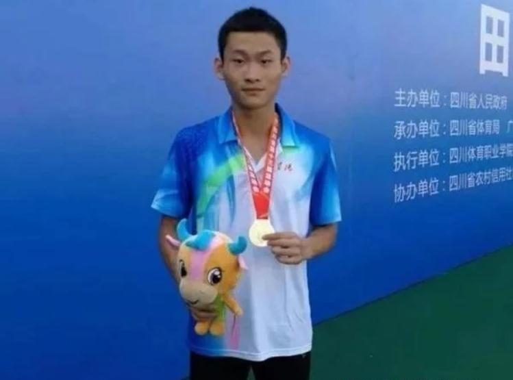 不稀奇！00后百米10秒37，同年龄的眼镜侠10秒30已达国际健将标准