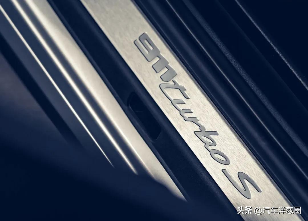 宝马发布全新车标,宝马蓝天白云标改黑白标