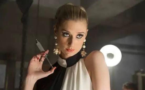 大长腿穿行在时间钳形运动里:高妹伊丽莎白·德比茨基