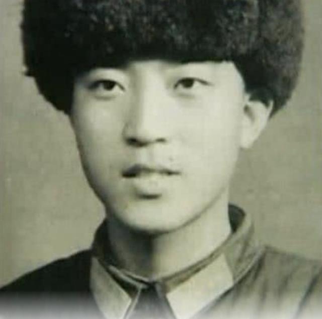 58岁丢官离婚,71岁晚景凄凉,牛群混成这样,冯巩为何不帮帮他?